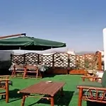 לינה וארוחת בוקר Sky Sleeping